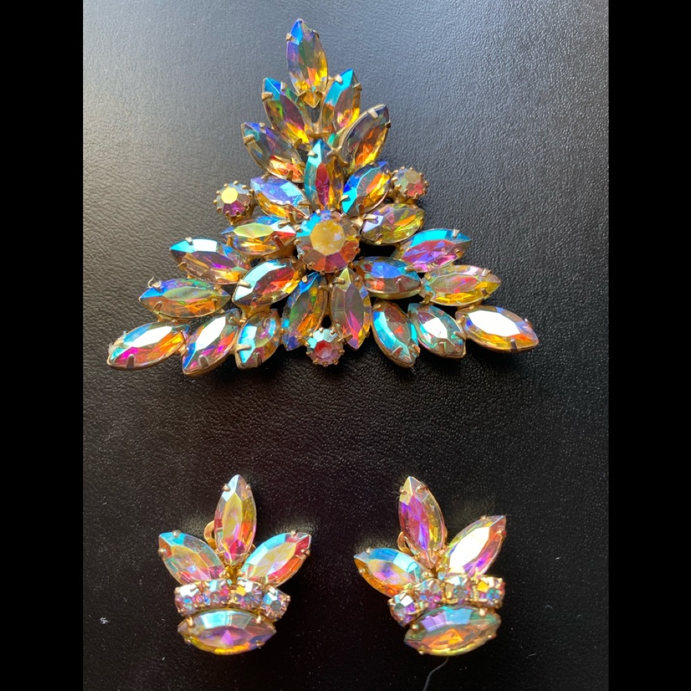 Vintage aurora borealis rhinestone brooch/earrings set.
